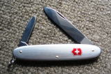 Victorinoxのknife