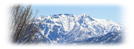 坂戸山山頂から雪の八海山をのぞむ